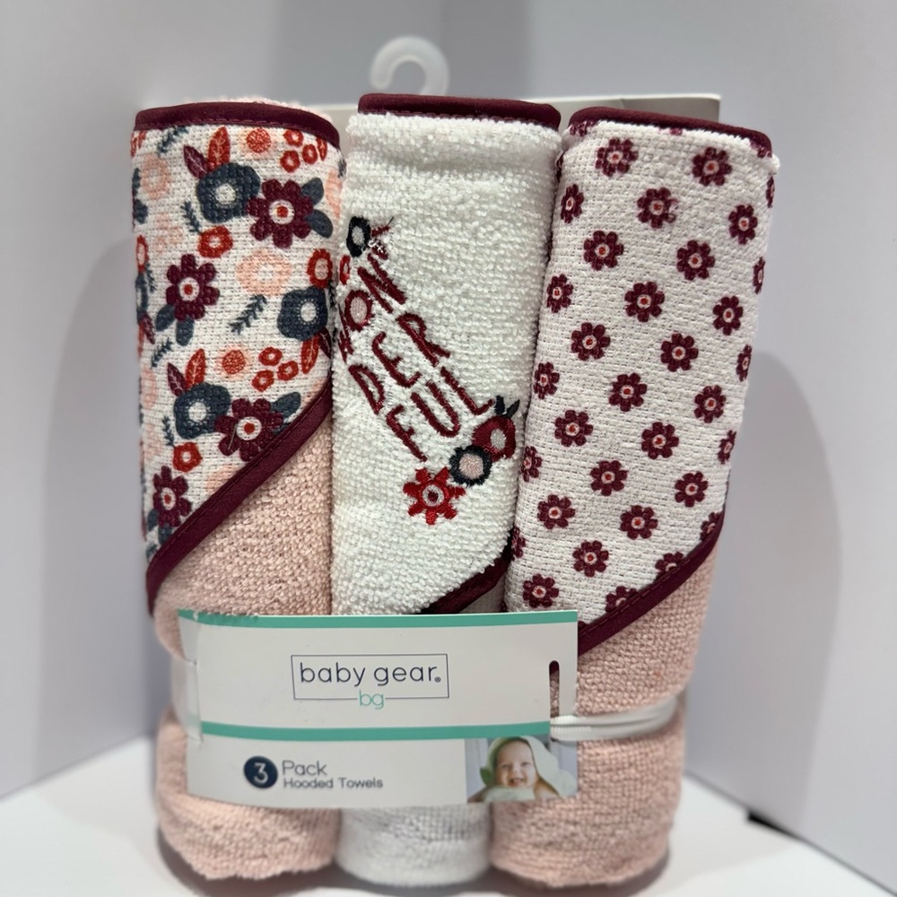 NWT Baby Gear 3-Pack Hooded Towels – 28”x28” – Floral & Embroidered “Wonderful”
